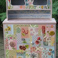 Puppengeschirrschrank "Blumenquartett"