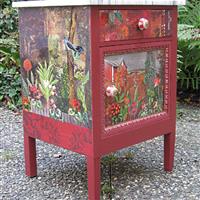 Kleiner Garten in der Dämmerung
