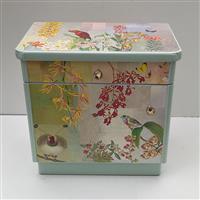 Anmutige Vögel im Orchideenbeet   