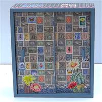 Kleiner Puppenschrank "Briefmarkensammlung"