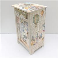 Kleine Stadt am Morgen des Gauklerfests   