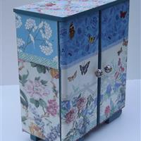 Puppenschrank "Schmetterlinge"